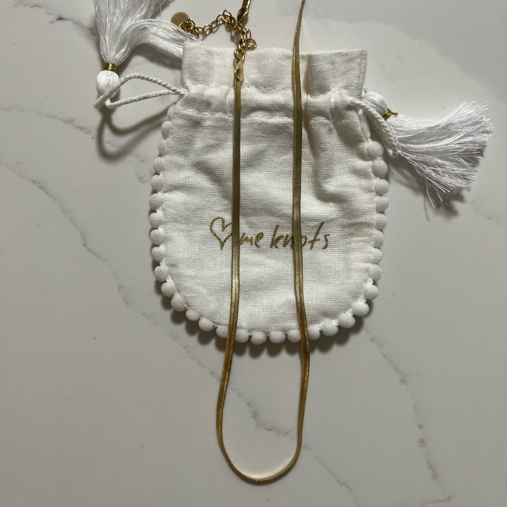 Lovemeknot Hawaii herringbone thin gold necklace